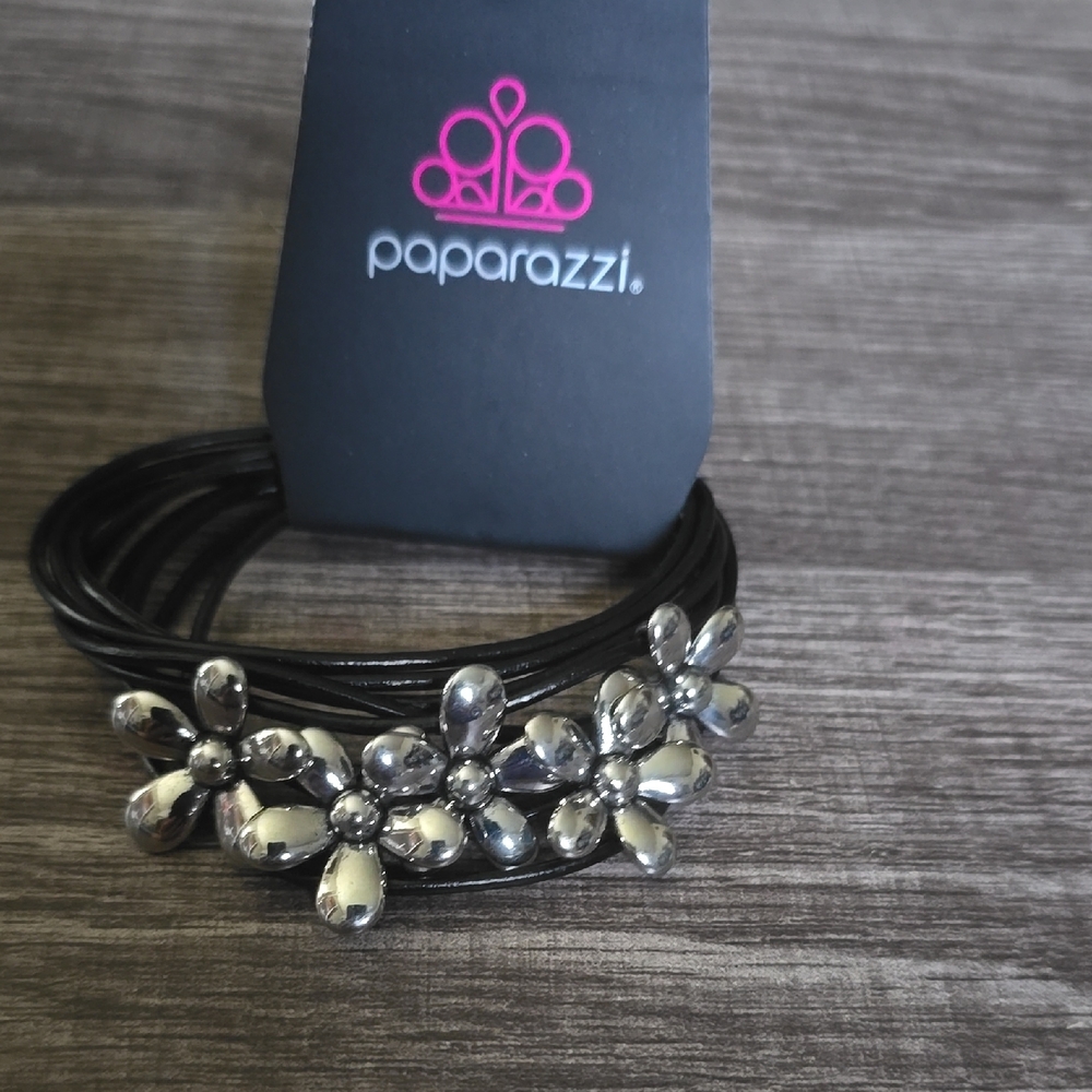 Paparazzi Black and Silver Floral Hairband